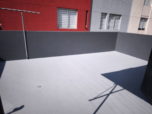 Adiós a las filtraciones: renovación y protección de una terraza que ahora luce y funciona mejor