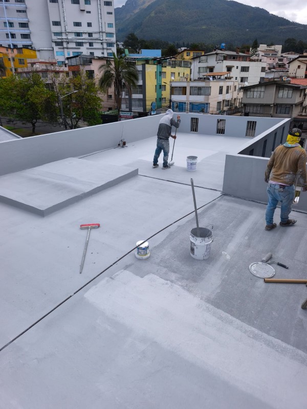 Pyrco impermeabiliza residencia en Puembo (Quito) con sistema acrílico reforzado con malla