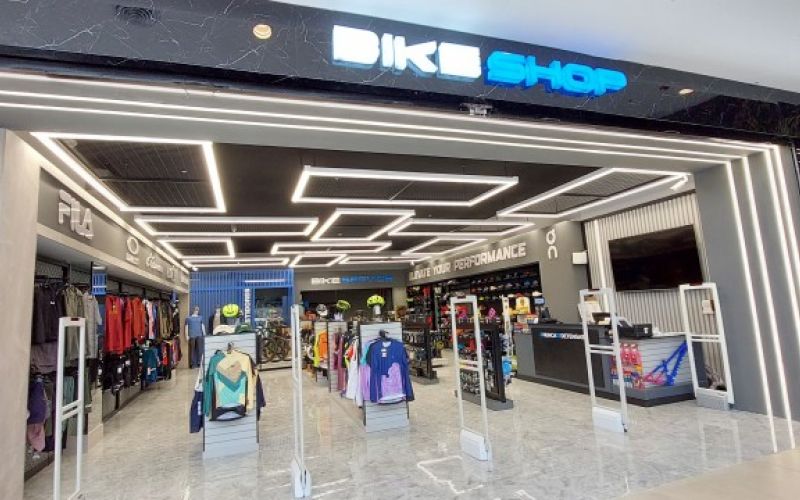 Renovación Vanguardista Tienda Bike Shop en el Mall Scala, Cumbayá
