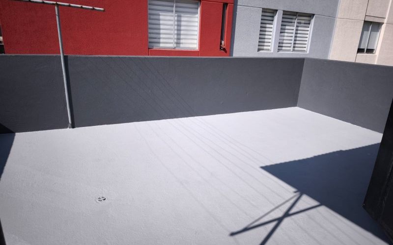 Adiós a las filtraciones: renovación y protección de una terraza que ahora luce y funciona mejor