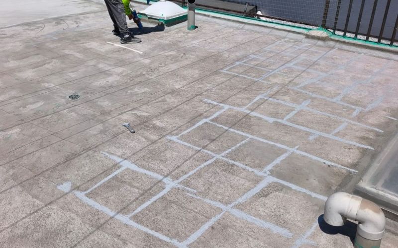 Pyrco recupera terraza residencial en El Pinar Bajo con sistema acrílico reforzado: solución técnica, duradera y sin filtraciones