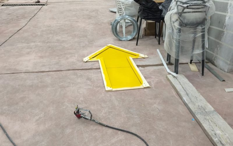 Proyecto de pintura de parqueaderos en TIA Baños