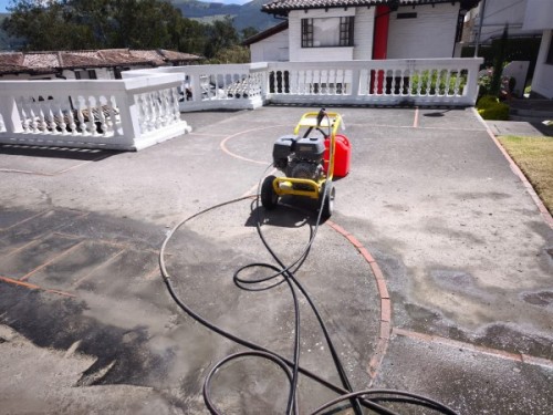 Limpieza profesional de camineras y gradas en Quito: Conjuntos habitacionales que lucen como nuevos con PYRCO