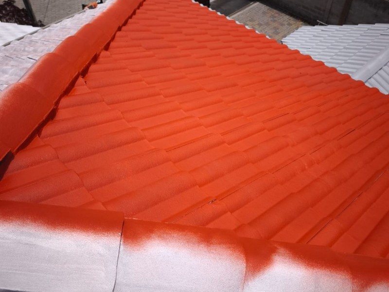 Mantenimiento de cubierta de tejado con sistema acr&iacute;lico en San Antonio de Pichincha