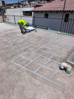 Pyrco recupera terraza residencial en El Pinar Bajo con sistema acr&iacute;lico reforzado: soluci&oacute;n t&eacute;cnica, duradera y sin filtraciones