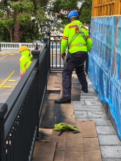 Mantenimiento t&eacute;cnico de fachadas y pasamanos en Coral La Magdalena, Quito