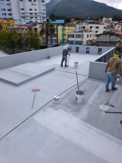 Pyrco impermeabiliza residencia en Puembo (Quito) con sistema acr&iacute;lico reforzado con malla