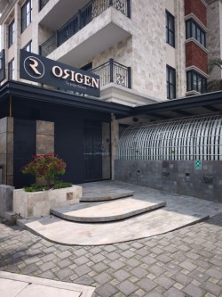 Recuperaci&oacute;n est&eacute;tica de piedra natural en cocina profesional