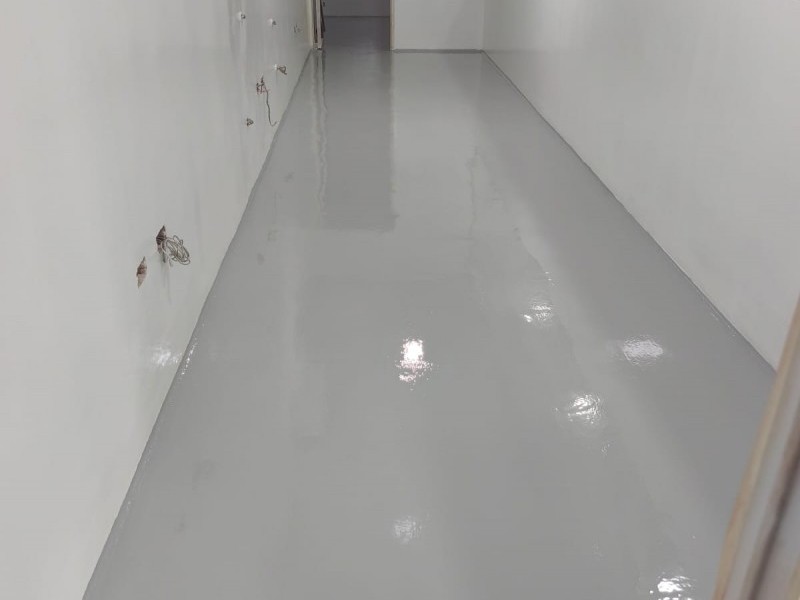 Instalaci&oacute;n de Piso Ep&oacute;xico Capa Gruesa en F&aacute;brica de Chocolate en Quito &ndash; Caso de &Eacute;xito PYRCO