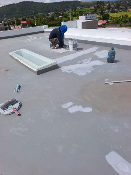 Mantenimiento y Corrección de Terraza en Urcuquí – Reparación de Sistema Impermeabilizante Defectuoso